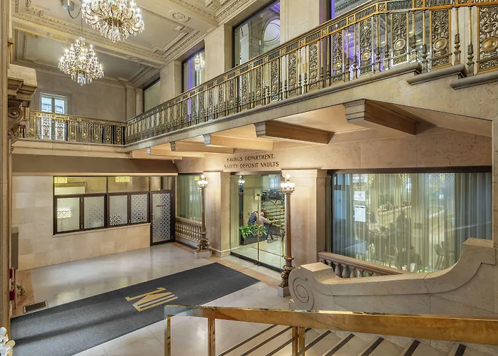 One King West Hotel And Residence